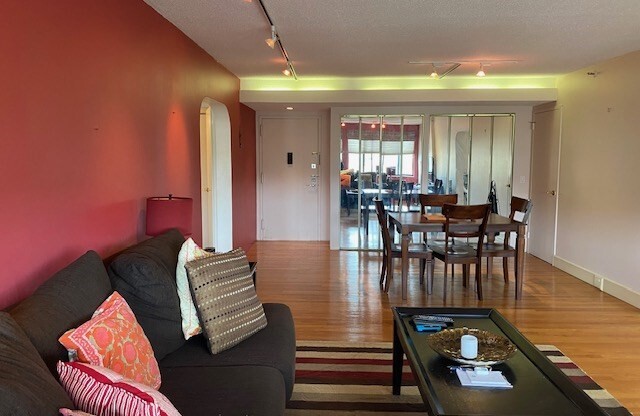 1 bed, 1 bath, 947 sqft, $3,450, Unit 711