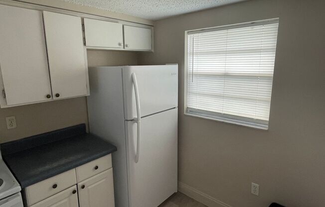 2/1 1/2 Duplex Apartment with Back Yard