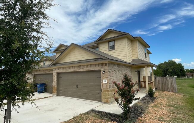 3 Bedroom, 2.5 Bathroom Duplex in New Braunfels!