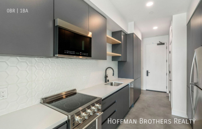 3452 W 43 ST