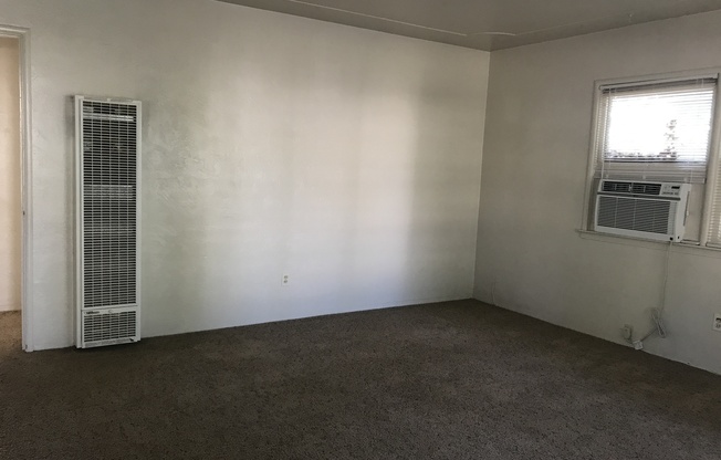 2 beds, 1 bath, $1,595