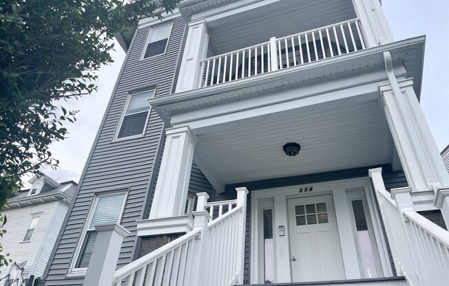 3 beds, 1 bath, 1,350 sqft, $2,750, Unit #1