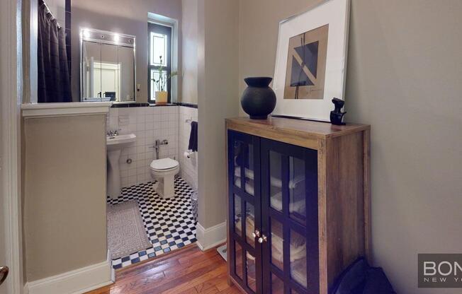 163 W 17th St #2B