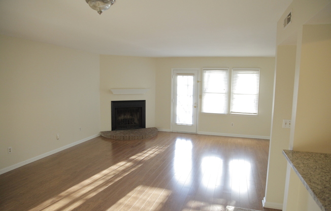 2bd/2.5bth home in Southpark! Location, Location, Location!