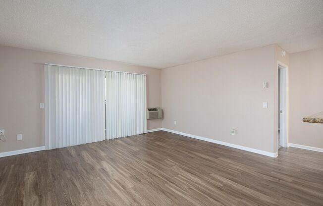 1 bed, 1 bath, 704 sqft, $2,095, Unit B-12