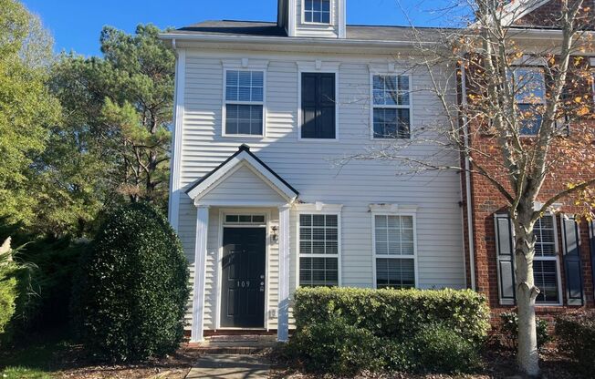 Come take a look at this end unit 3 bedroom, 2.5 bath townhouse located in very desirable FORT MILL AREA!!