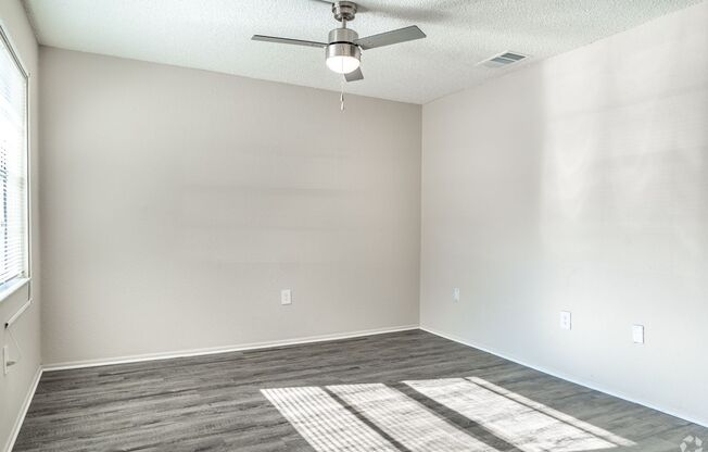 2 beds, 1 bath, 700 sqft, $1,699, Unit 4060-09