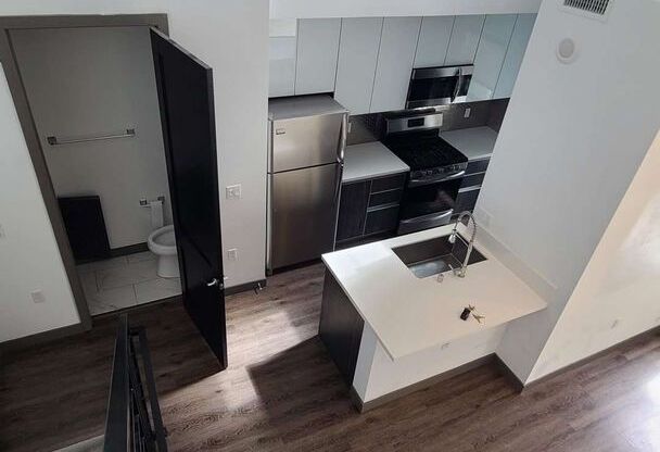 ST Living at 644 Hobart | Where Style, Comfort, and Hollywood Energy Meet.