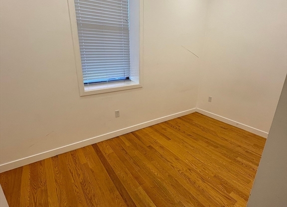 2 beds, 1 bath, $2,250, Unit 202
