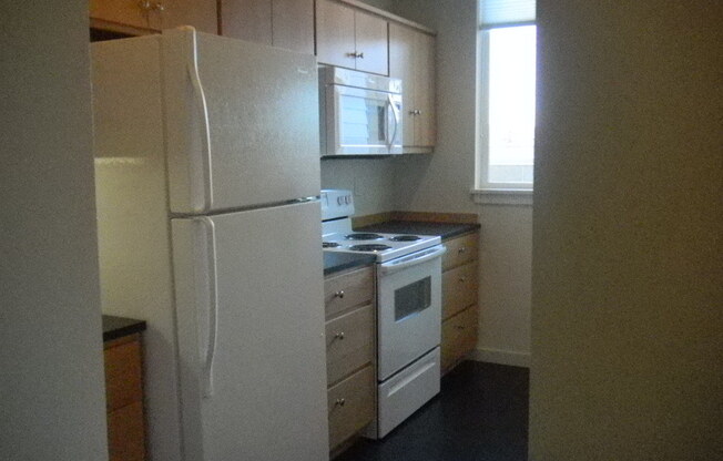 2 beds, 1 bath, $1,595, Unit 1165 Willamette St #1