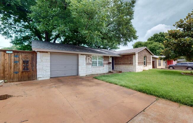 Single Story 3-Bedroom Home in Irving Available for Rent