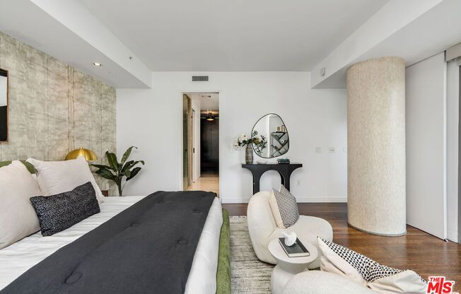 1 bed, 2 baths, 1,400 sqft, $5,500, Unit 10L