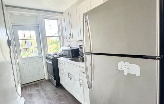 2 beds, 1 bath, $1,195, Unit F-31