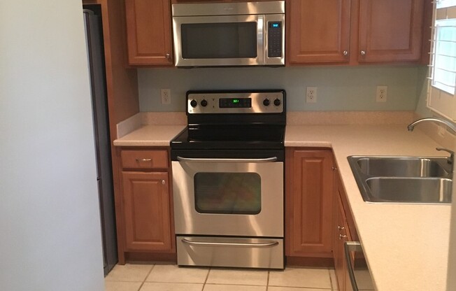 3320 Trillium Whorl Ct ~ 2 bedroom / 2.5 bathroom townhome with garage ~ Near NCSU and Beltline ~ Pets Negotiable