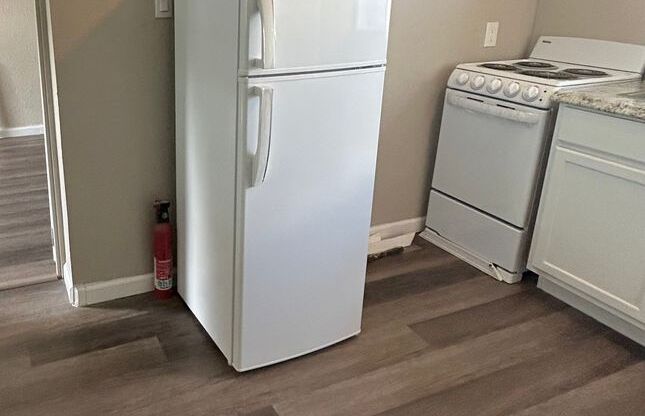 Updated 1 Bed 1 Bath Unit in Super Convenient Location!