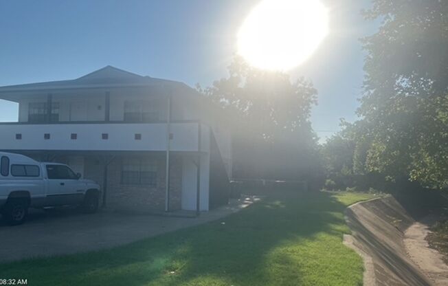 607 N Elm #B Arlington, Texas 76011