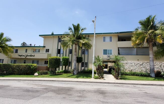 STUNNING APARTMENT IN A GREAT LOCATION! PARKING INCLUDED, A/C
