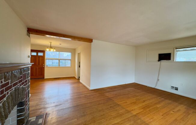 Charming 3 Bedroom/1 Bathroom Home with Large Backyard in Waltherson, MD!