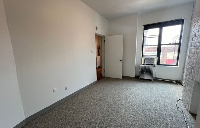 3 beds, 2 baths, 1,150 sqft, $1,990, Unit 208 Lehigh Ave. #2