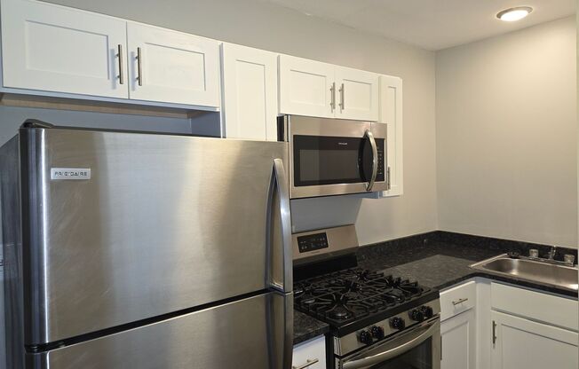 Studio, 1 bath, 500 sqft, $795, Unit 304