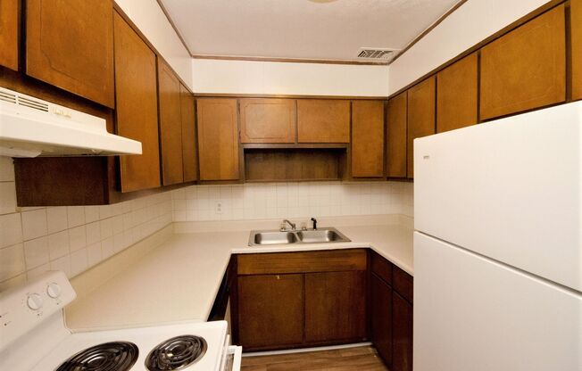 1 bed, 1 bath, 800 sqft, $1,170, Unit 014