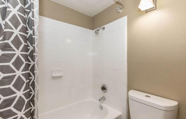 2 beds, 2 baths, 975 sqft, $1,330