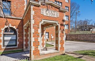 870 Vine St