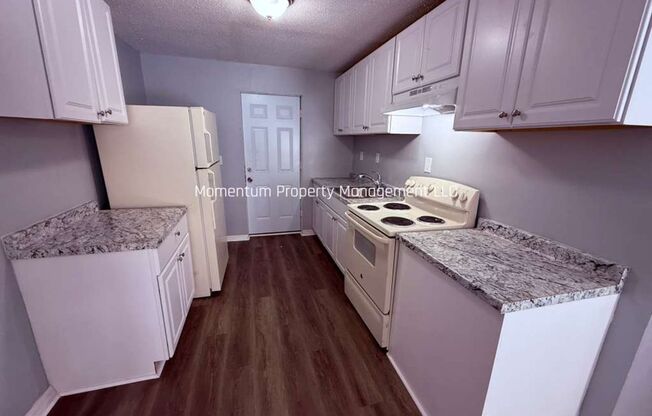 Beautifully Upgraded 2/1 AVAILABLE FOR IMMEDIAT MOVE IN!! Move In Before 5/20 and get June’s rent FREE!!!