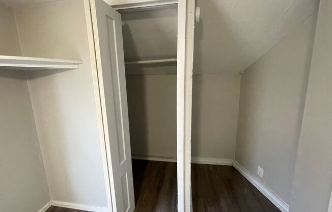 3 beds, 1 bath, $895