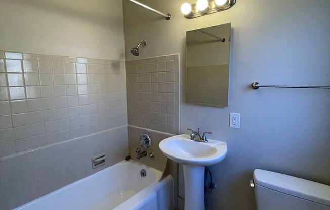 1 bed, 1 bath, $1,600, Unit 10