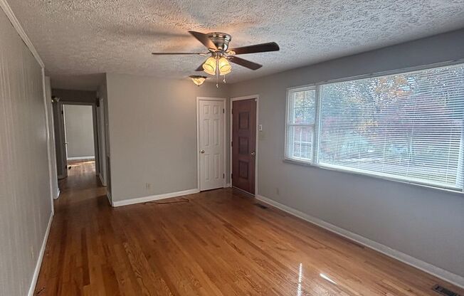 Updated 3bd/2bth home with Remodeled Master Suite & Prime Location!