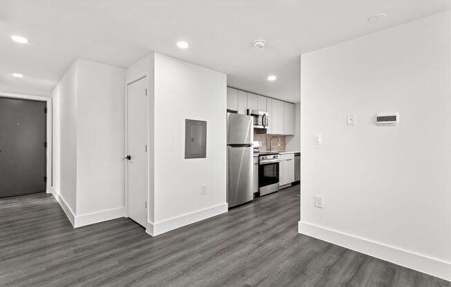 3 beds, 2 baths, 788 sqft, $3,580, Unit 6701-207