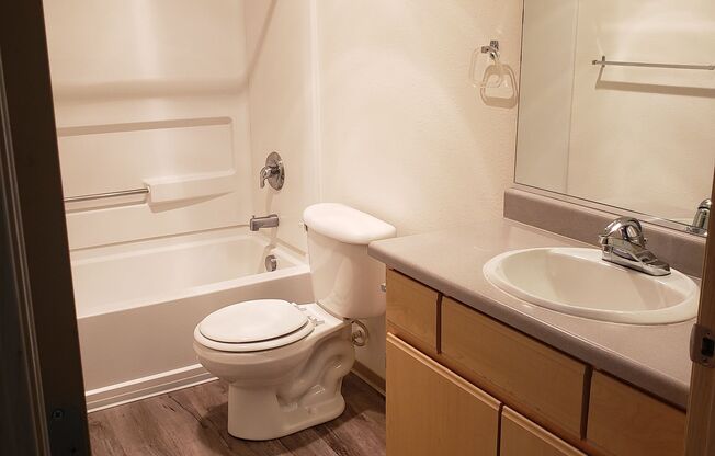 2 beds, 1 bath, 890 sqft, $1,295, Unit A201