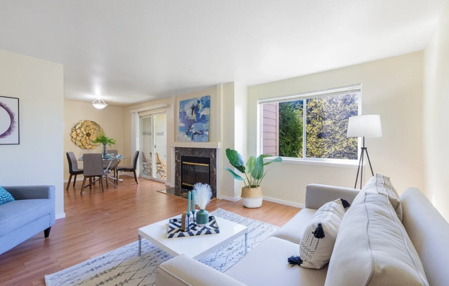 Stunning 2 Bed 2 Bath Bellevue Condo w/ Community Pool, Cabana, Exercise Room and More!