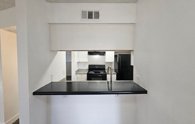 1 bed, 1 bath, 680 sqft, $1,250, Unit 323