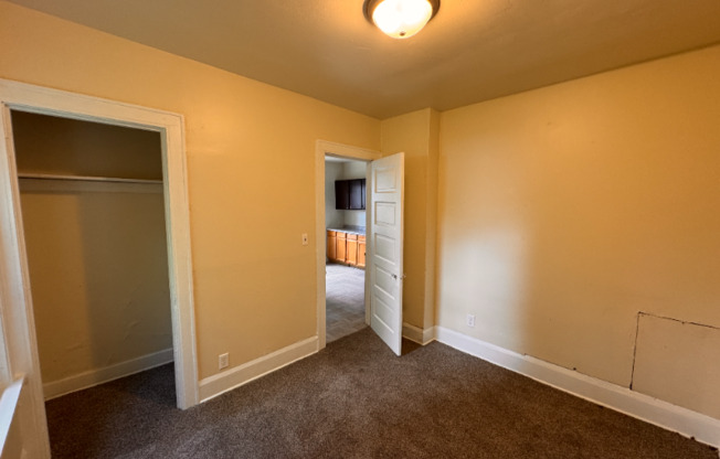 806 S 32 ST