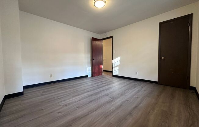 2 beds, 1 bath, 950 sqft, $945, Unit 121