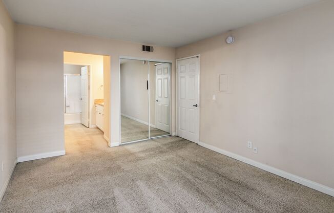 1 bed, 1 bath, 610 sqft, $2,095, Unit 5500 Owensmouth Ave #216