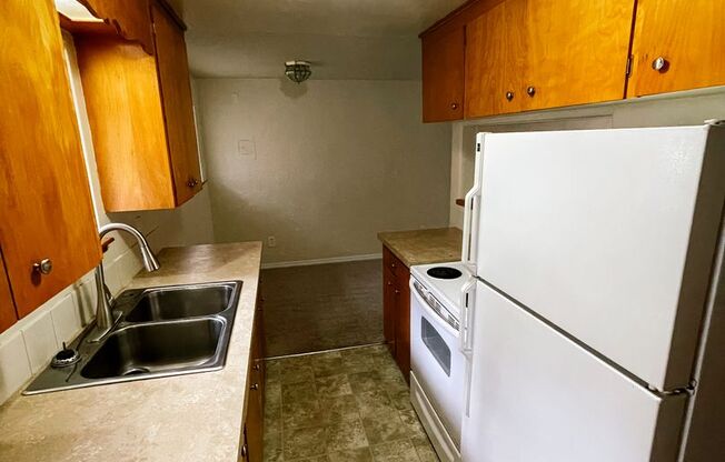 2 beds, 1 bath, $1,600