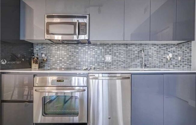 31 SE 6th St Apt 708