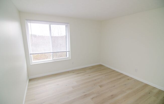 2 beds, 1 bath, $1,095, Unit 5465-26