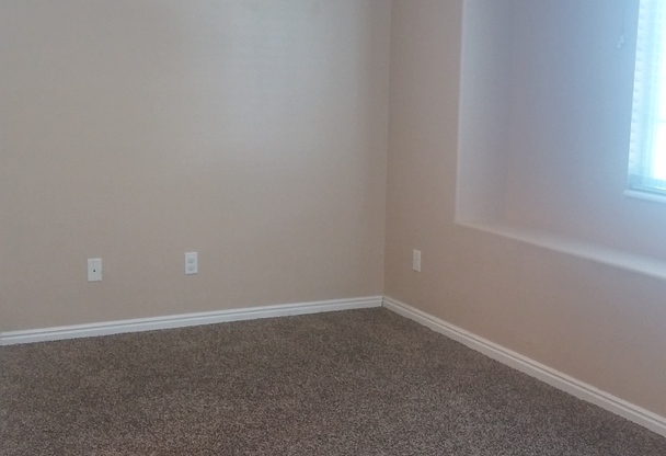 3 bedroom 2 1/2 bath townhome