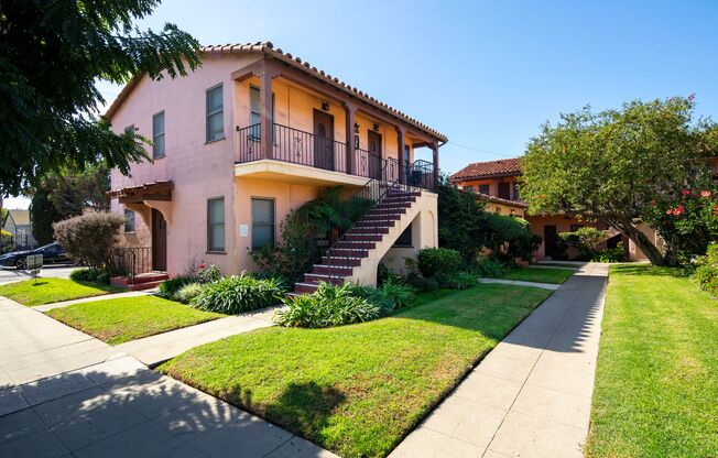 Rare Studio in a Fantastic Location with Timeless Vintage Charm!