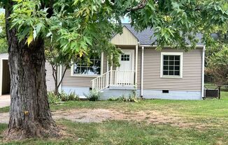 Cozy 2 Bedroom/ 1 Bath Cottage in West Nashville, Walk to Charlotte Park, Easy Interstate Access, Fenced Yard, Pet Friendly