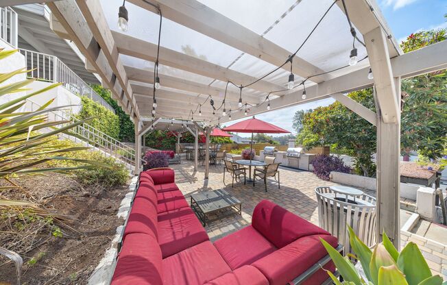 2 beds, 2 baths, $2,100, Unit 31