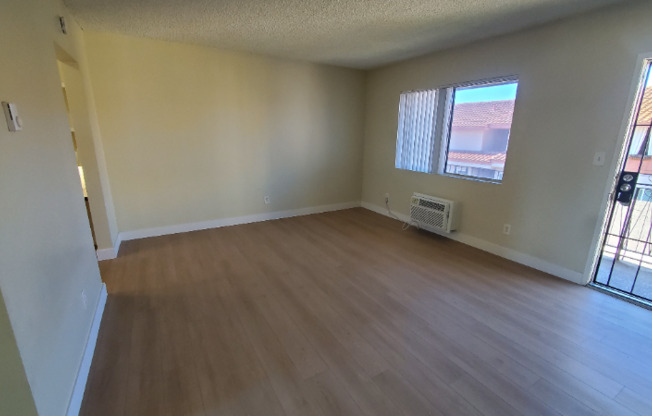 1230 W HILLANDALE AVE