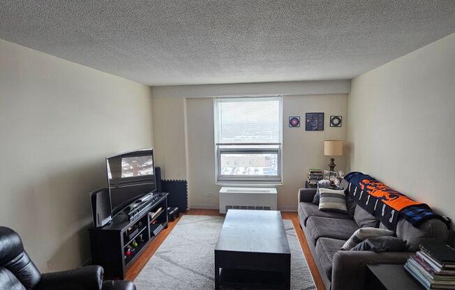 1 bed, 1 bath, 700 sqft, $1,650, Unit 0907