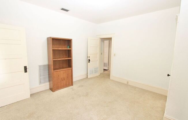 Sanford - 3 Bedrooms, 1.5 Bathrooms - $1,720.00