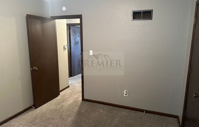 2 beds, 1 bath, $1,195, Unit 1422