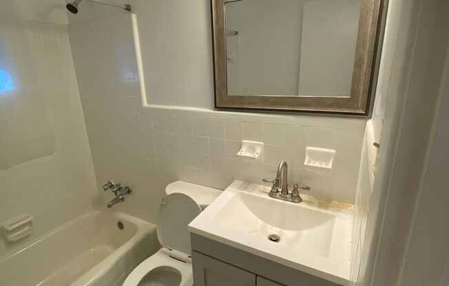 2 beds, 1 bath, 750 sqft, $1,745, Unit 798-08